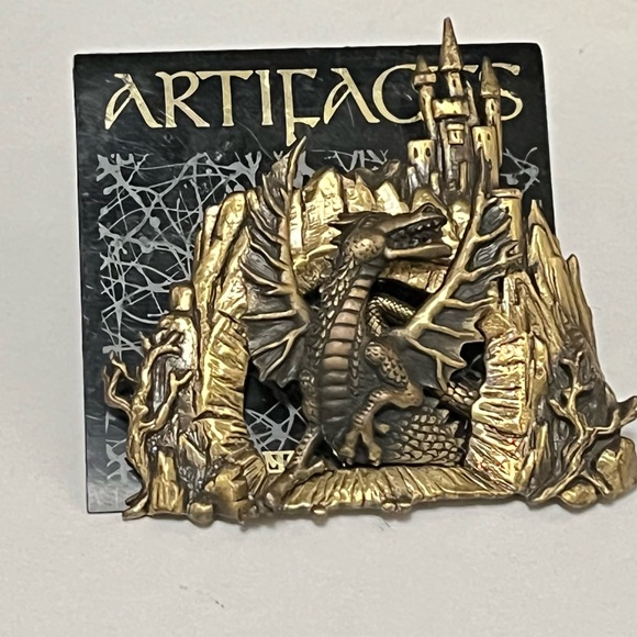 SOLD Signed J.J Jonette vintage dragon castle pin Artifacts - Picture 8 of 8